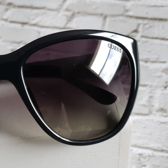 NWOT Guess Polarized Designer Sunglasses w/ Hard Case - Picture 4 of 11